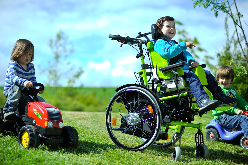Kinder-Rehabilitation-Beitragsbild-2 Ortho-Aktiv bietet individuelle Lösungen und umfassende Unterstützung für die Rehabilitation von Kindern, einschließlich spezialisierter Hilfsmittel und Finanzierungsberatung.