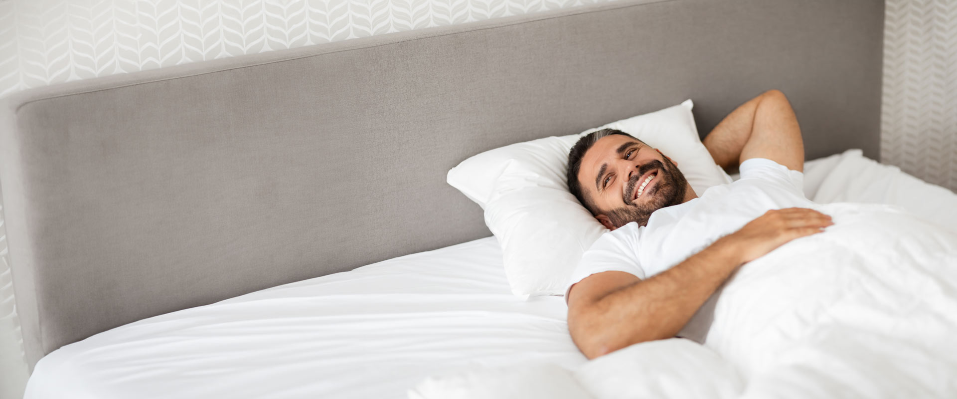 Erholsamer-Schlaf-Beitragsbild-1 Fühlen Sie sich morgens oft wie gerädert? Die Ursache könnte in veralteten und unphysiologischen Kopfpolstern liegen. Bei Ortho-Aktiv bieten wir Ihnen die Lösung: Orthopädische Kopfpolster aus viscoelastischem Material.